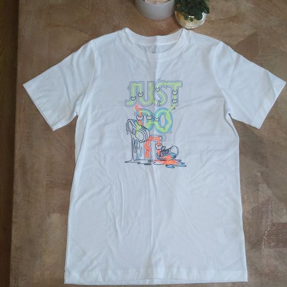 Nike Other - Nike Sneaker Factory Youth Unisex White Tee Shirt NWOT sz L 100% Cotton